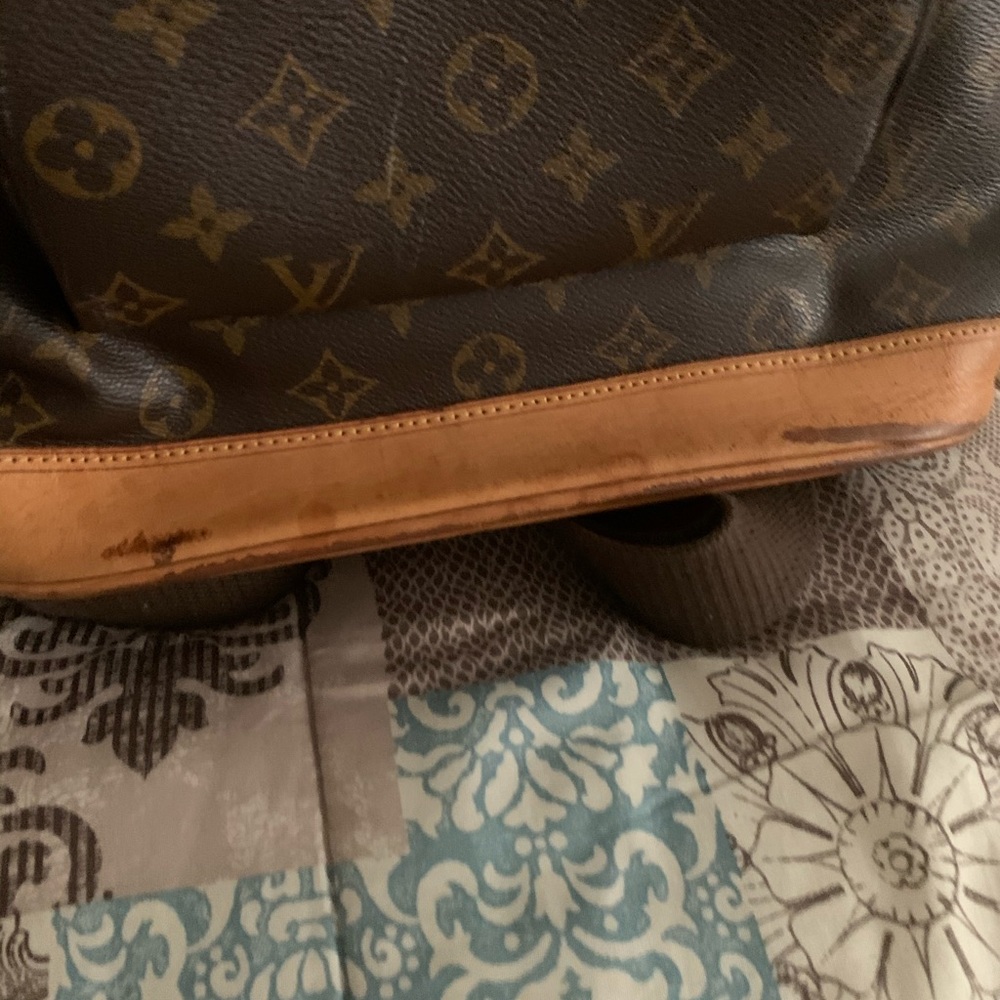 LV backpack - Picture 2 of 4